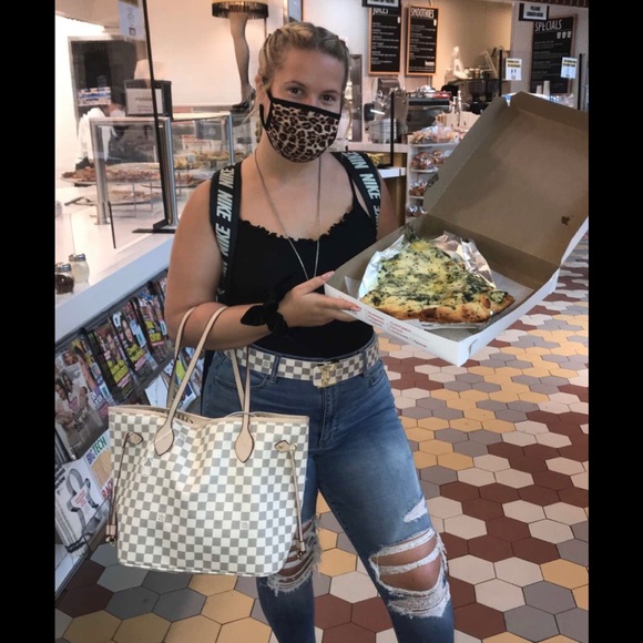 Meet your Posher, Cassidy - Picture 6 of 7